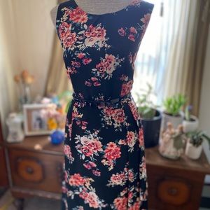 IT HAS POCKETS!!!!!! Black Floral dress!